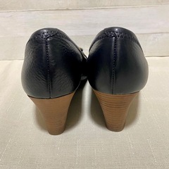 トリーバーチ レザーウェッジパンプス 黒 7M 24cmの画像