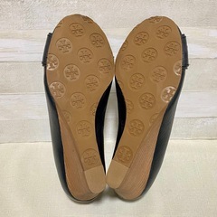 トリーバーチ レザーウェッジパンプス 黒 7M 24cmの画像