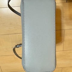 水色のショルダーバッグの画像