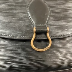 ルイヴィトン エピ サンクルー ショルダーバッグ 黒の画像