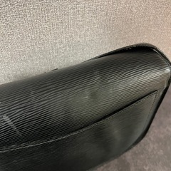 ルイヴィトン エピ サンクルー ショルダーバッグ 黒の画像