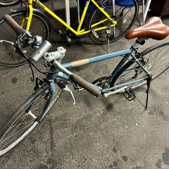 【リサイクルショップどりーむ荒田店】No.598　クロスバイク　28インチ　ライト有　ギア切替6速　サドル〇　の画像