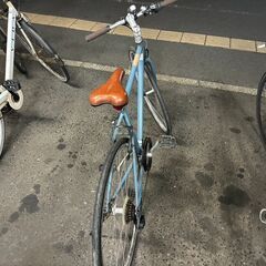 【リサイクルショップどりーむ荒田店】No.598　クロスバイク　28インチ　ライト有　ギア切替6速　サドル〇　の画像