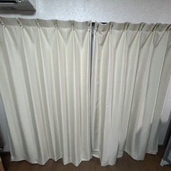 カーテンの画像