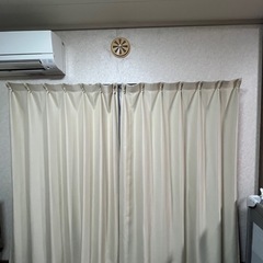 カーテンの画像