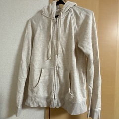 ⭕️ユニクロ⭕️ フルジップパーカー Lサイズ  薄クリーム色の画像