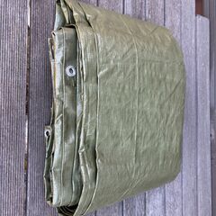 緑色のブルーシートの画像