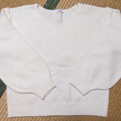 セーターとスカートのセットの画像