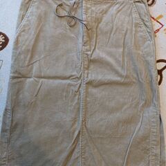 セーターとスカートのセットの画像