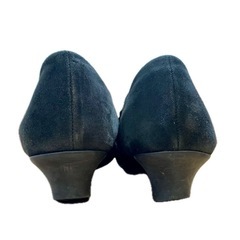 アンテプリマ 花モチーフ ローヒール パンプス　黒 23.5cmの画像