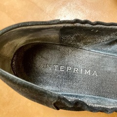 アンテプリマ 花モチーフ ローヒール パンプス　黒 23.5cmの画像