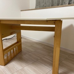 【ニトリ】木製の机の画像