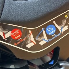 西松屋　チャイルドシート 日よけ付き ブラウン系の画像