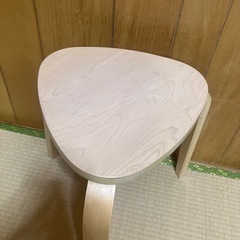 IKEAスツールの画像