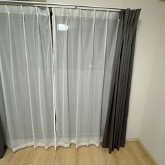 ニトリのマットレス、除湿シート、カーテンの画像