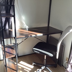 大型冷蔵庫、ガスコンロ、スノコベッド、食器棚、洗濯機、こたつ、扇風機、東芝の掃除機などまとめての画像