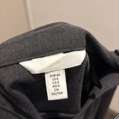 H&Mグレープリーツスカートの画像