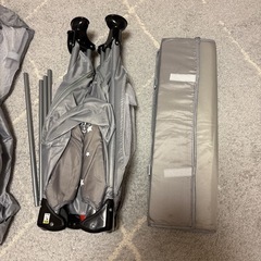 折り畳みベビーベッドの画像