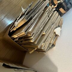 キャンプ用椅子を差し上げます。※ただ、引っ越しでできたダンボールの束も引き取っていただきたいです。の画像