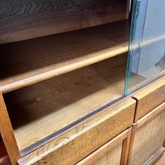 【無料】レトロ食器棚の画像