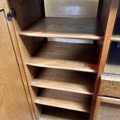 【無料】レトロ食器棚の画像