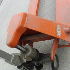 ハンドリフト メーカー型番不明 タイヤごむなし 現物確認後お支払い下さい 動作未チェック 中古品 現状品 引き取り限定の画像