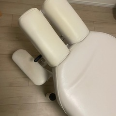 配送込み！昇降式　マッサージ　エステベッドの画像