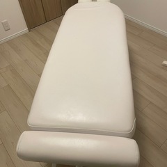 配送込み！昇降式　マッサージ　エステベッドの画像