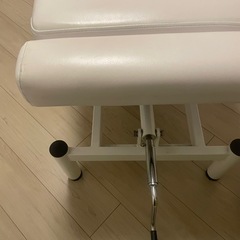 配送込み！昇降式　マッサージ　エステベッドの画像