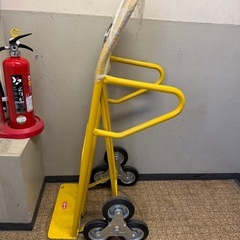 段差カート 階段台車 階段昇降運搬車 階段運搬車　６輪式 の画像