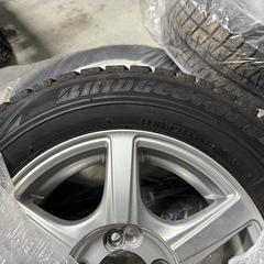 スタッドレスタイヤ　ホイール付きの画像