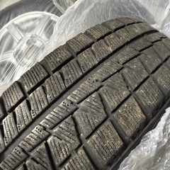 スタッドレスタイヤ　ホイール付きの画像