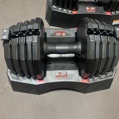 可変式ダンベルとインクラインベンチの画像