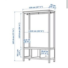 黒のハンガーラックの画像