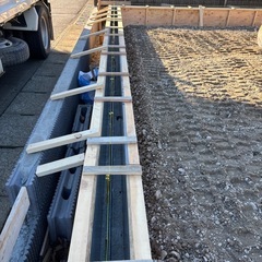 日給1万～】外構工事スタッフ募集！未経験OK／3tダンプ運転できる方優遇の画像