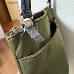 kate spade ショルダーバック　カーキ　ナイロン生地　軽量の画像