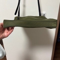 kate spade ショルダーバック　カーキ　ナイロン生地　軽量の画像