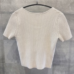 GU リブヘンリーネックセーター 半袖 M ベージュ　コンパクト　シンプル　リブの画像
