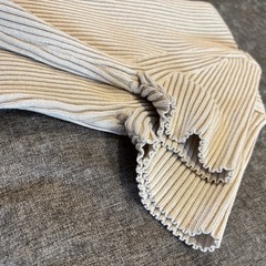 GU リブヘンリーネックセーター 半袖 M ベージュ　コンパクト　シンプル　リブの画像