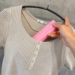 GU リブヘンリーネックセーター 半袖 M ベージュ　コンパクト　シンプル　リブの画像