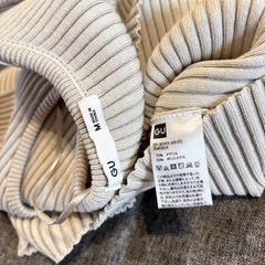 GU リブヘンリーネックセーター 半袖 M ベージュ　コンパクト　シンプル　リブの画像