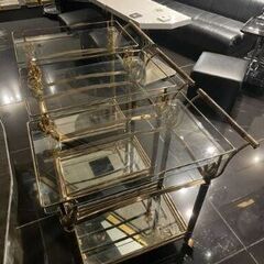 配達可!!ヨーロピアン ワゴン キャスター付き 2段 収納 おしゃれ ゴールド 金 角型 ガラス天板 ミラー付き トローリーワゴン キッチンワゴン サイドワゴン アンティーク クラシック テイスト ロココ調 輸入家具の画像