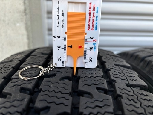 ハイエース　スタッドレス　4本セット　
195/80/R15 トーヨータイヤ  