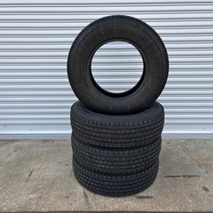 ハイエース　スタッドレス　4本セット　
195/80/R15 トーヨータイヤ  の画像