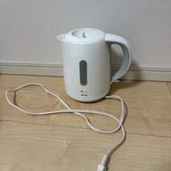 TWINBIRDの掃除機(E123SBK)とニトリの電気ポット(取引決定)の画像