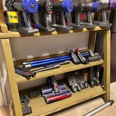 Dyson V8バッテリー新品交換済み‼️アタッチメント多数　発送🉑たくさんのご依頼ありがとうございます。の画像