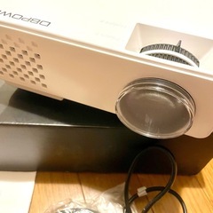 ミニプロジェクター／動作品・新品HDMI付き（リモコン不動）箱あり
の画像