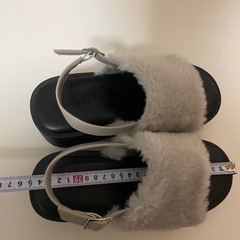 ファーサンダル　24.0〜24.5の画像