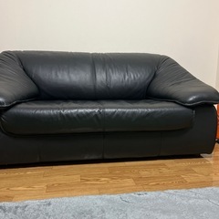 美品 レザー 2人掛けソファ 黒 傷少なめ 松山 引き取り限定の画像