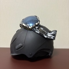 ウィンタースポーツ　ヘルメットゴーグルセットの画像